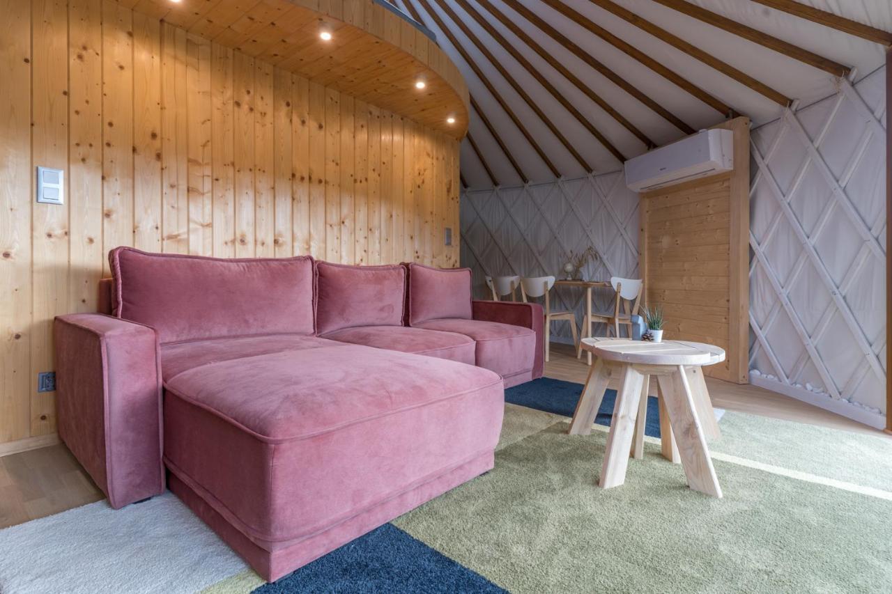 Gorski Glamping - Caloroczne Jurty Z Widokiem Tylmanowa Exterior foto