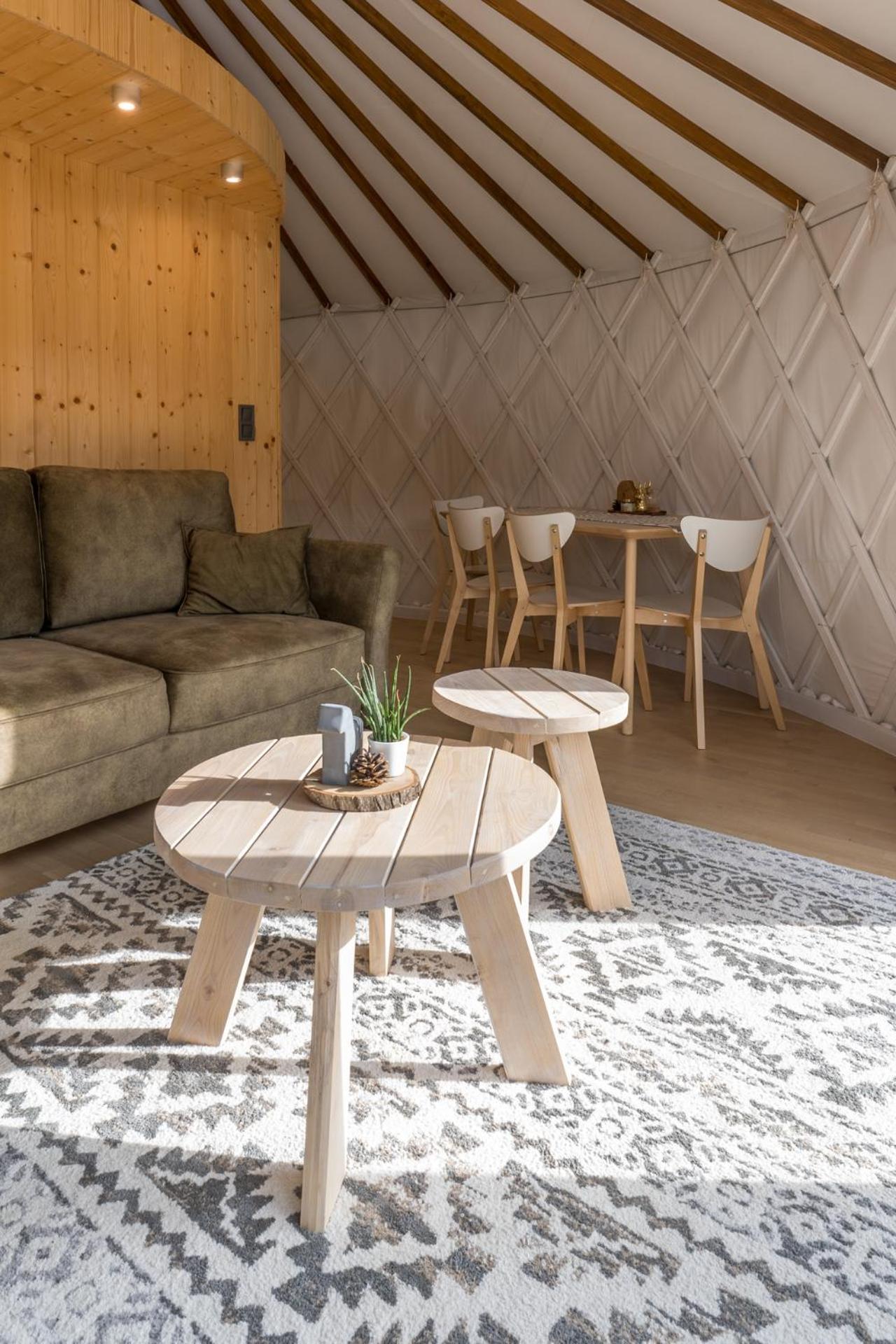 Gorski Glamping - Caloroczne Jurty Z Widokiem Tylmanowa Exterior foto